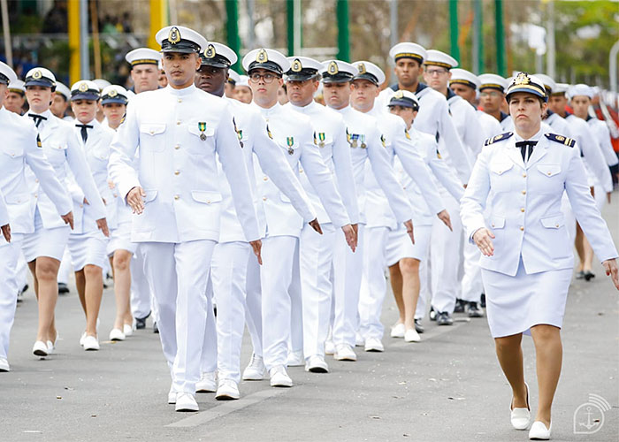 militares-marinha-desfile