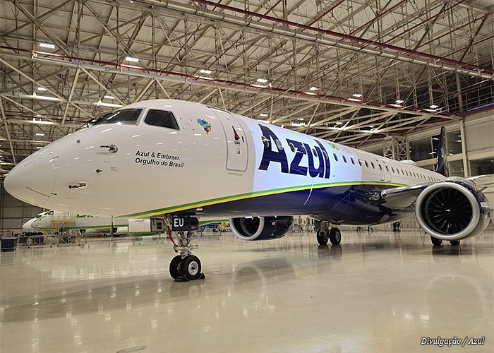 aviao-azul-embraer-e2