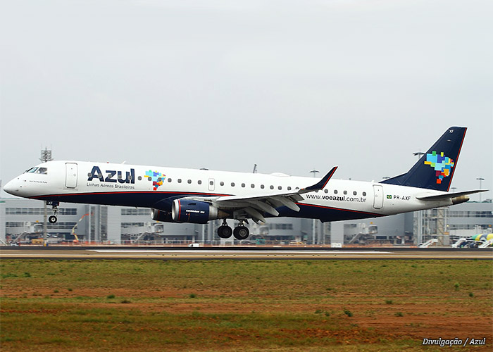 pouso-aviao-azul