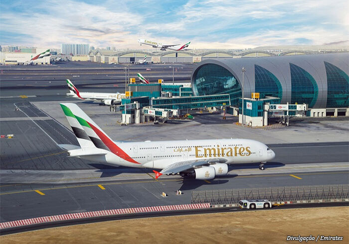 aviao-emirates-aeroporto